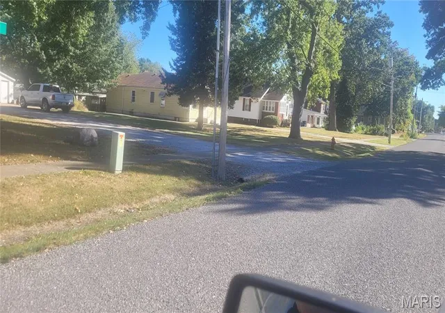 Photo 1 of Single family home for sale at 1124 N Franklin St, Litchfield, IL 62056 | MLS# MIS26068338 | Listing updated on 2026-10-29