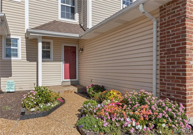 Photo 1 of Townhouse for sale at 1627 Mount Vernon Dr #5, Saint Charles, MO 63303 | MLS# MIS26068345 | Listing updated on 2026-10-26