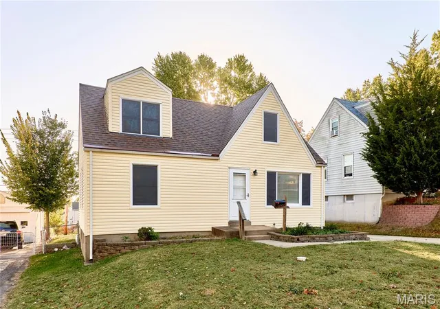 Photo 3 of Single family home for sale at 2022 Wismer Ave, Saint Louis, MO 63114 | MLS# MIS26068347 | Listing updated on 2026-10-28