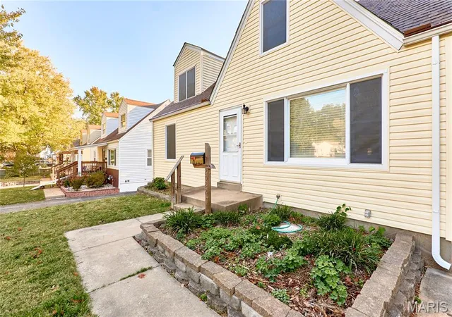 Photo 4 of Single family home for sale at 2022 Wismer Ave, Saint Louis, MO 63114 | MLS# MIS26068347 | Listing updated on 2026-10-28