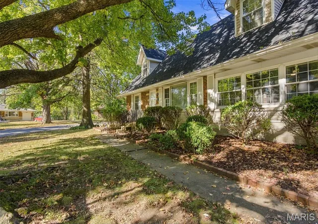 Photo 3 of Single family home for sale at 20 Forest Home Ct, Saint Louis, MO 63137 | MLS# MIS26068350 | Listing updated on 2026-10-29
