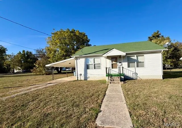 Photo 1 of Single family home for sale at 402 W Hunt St, Salem, MO 65560 | MLS# MIS26068366 | Listing updated on 2026-10-26
