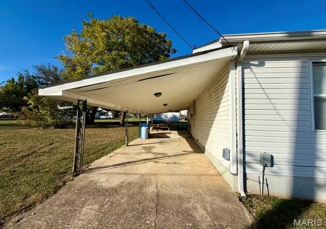 Photo 2 of Single family home for sale at 402 W Hunt St, Salem, MO 65560 | MLS# MIS26068366 | Listing updated on 2026-10-26