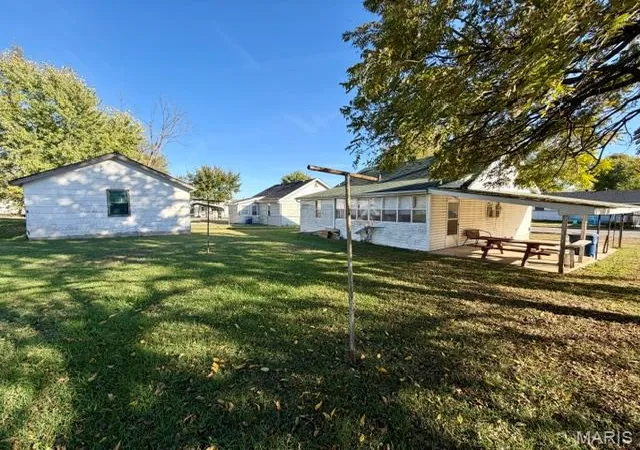 Photo 3 of Single family home for sale at 402 W Hunt St, Salem, MO 65560 | MLS# MIS26068366 | Listing updated on 2026-10-26