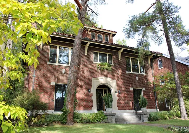 Photo 2 of Single family home for sale at 6965 Pershing Ave, Saint Louis, MO 63130 | MLS# MIS26068380 | Listing updated on 2026-10-29