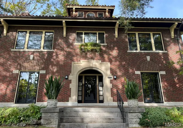 Photo 3 of Single family home for sale at 6965 Pershing Ave, Saint Louis, MO 63130 | MLS# MIS26068380 | Listing updated on 2026-10-29