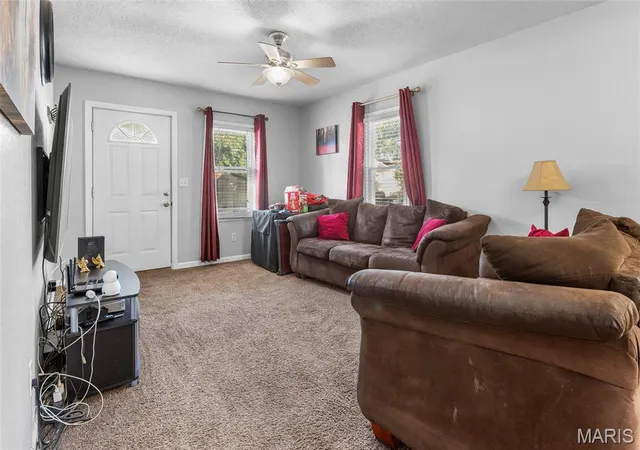 Photo 3 of Single family home for sale at 2916 Hillcrest Ave, Alton, IL 62002 | MLS# MIS26068390 | Listing updated on 2026-10-26