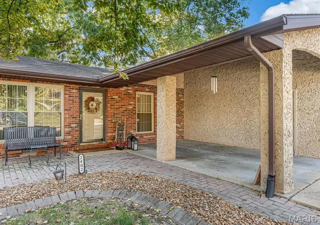 Photo 1 of Multi family home for sale at 2402 College Ave, Belleville, IL 62221 | MLS# MIS26068395 | Listing updated on 2026-10-29