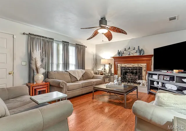 Photo 3 of Multi family home for sale at 2402 College Ave, Belleville, IL 62221 | MLS# MIS26068395 | Listing updated on 2026-10-29
