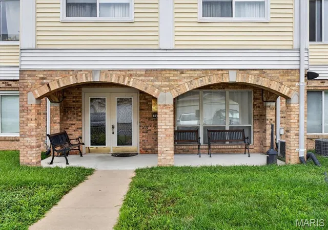 Photo 1 of Sale Pending at 942 Guelbreth Ln #300, Saint Louis, MO 63141 | MLS# MIS26068399 | Listing updated on 2026-10-31