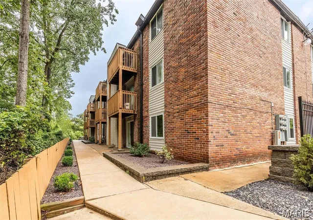 Condo for sale at 2808 Black Forest Dr #F, Saint Louis, MO 63129 | MLS# MIS26068406