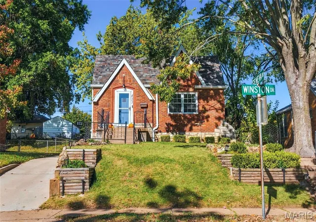 Photo 1 of Single family home for sale at 433 Winston Dr, Saint Louis, MO 63125 | MLS# MIS26068412 | Listing updated on 2026-10-31