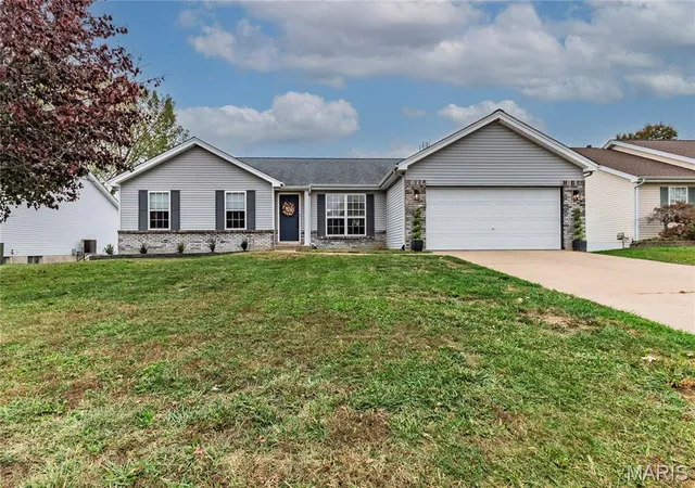 Photo 1 of Single family home for sale at 236 Royallmanor Ln, O Fallon, MO 63368 | MLS# MIS26068415 | Listing updated on 2026-10-30