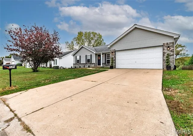 Photo 2 of Single family home for sale at 236 Royallmanor Ln, O Fallon, MO 63368 | MLS# MIS26068415 | Listing updated on 2026-10-30