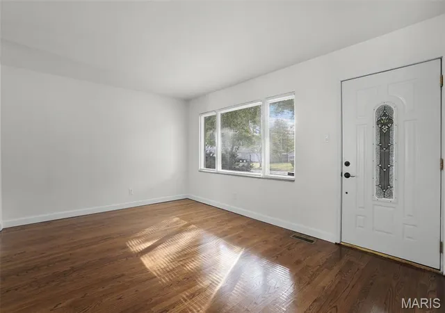 Photo 4 of Single family home for sale at 1557 Rodger Ave, Granite City, IL 62040 | MLS# MIS26068424 | Listing updated on 2026-10-28