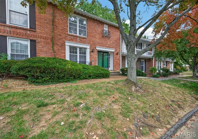 Photo 3 of Townhouse for sale at 13419 Forestlac Dr, Saint Louis, MO 63141 | MLS# MIS26068443 | Listing updated on 2026-10-29