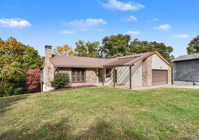 Photo 2 of Single family home for sale at 20 Windswept Dr, Arnold, MO 63010 | MLS# MIS26068448 | Listing updated on 2026-10-30