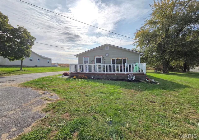 Photo 2 of Single family home for sale at 31595 Old Monticello Rd, Canton, MO 63435 | MLS# MIS26068451 | Listing updated on 2026-10-26