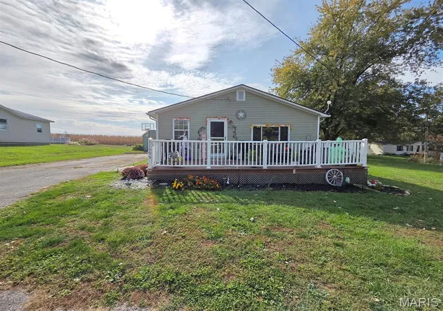Photo 3 of Single family home for sale at 31595 Old Monticello Rd, Canton, MO 63435 | MLS# MIS26068451 | Listing updated on 2026-10-26