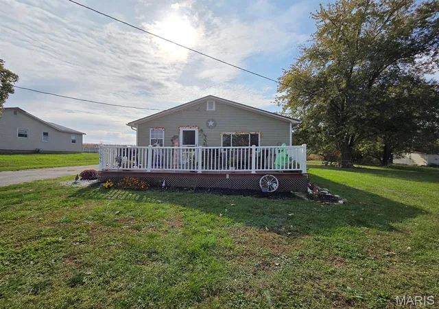 Photo 3 of Single family home for sale at 31595 Old Monticello Rd, Canton, MO 63435 | MLS# MIS26068451 | Listing updated on 2026-10-26