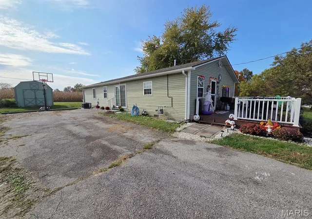 Photo 4 of Single family home for sale at 31595 Old Monticello Rd, Canton, MO 63435 | MLS# MIS26068451 | Listing updated on 2026-10-26