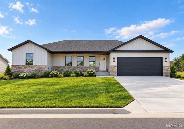 Single family home for sale at 816 Barclay Dr, Farmington, MO 63640 | MLS# MIS26068454 | Listing updated on 2026-10-27