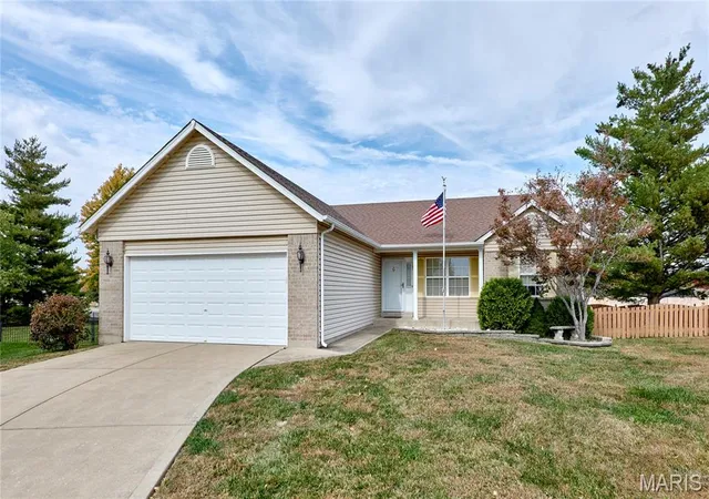 Photo 3 of Single family home for sale at 25 Tinsmith Ct, O Fallon, MO 63366 | MLS# MIS26068456 | Listing updated on 2026-10-29