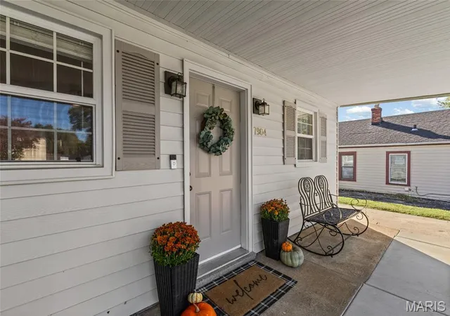 Photo 3 of Single family home for sale at 7904 Kingwood St, Saint Louis, MO 63123 | MLS# MIS26068468 | Listing updated on 2026-10-30