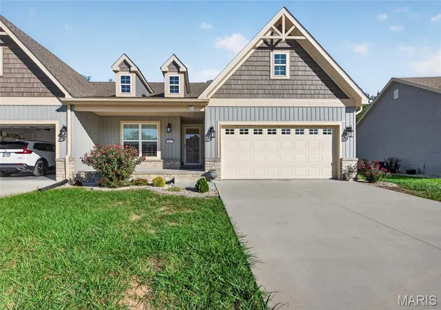 Photo 1 of Condo for sale at 4825 Azalea Pl, Alton, IL 62002 | MLS# MIS26068471 | Listing updated on 2026-10-28