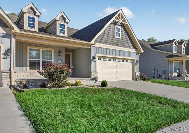 Photo 2 of Condo for sale at 4825 Azalea Pl, Alton, IL 62002 | MLS# MIS26068471 | Listing updated on 2026-10-28