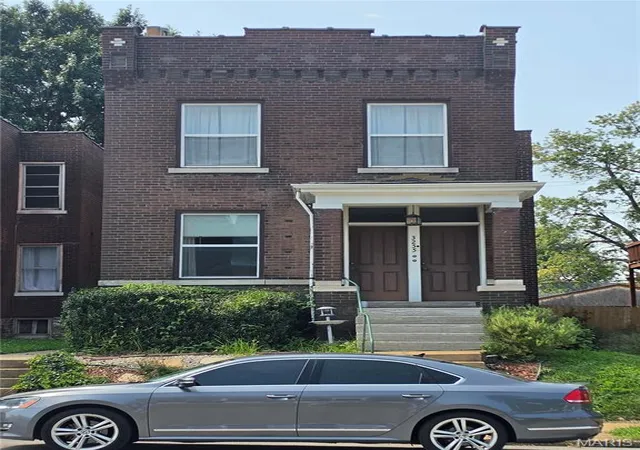 Photo 3 of Townhouse for sale at 3255 Morganford Rd, Saint Louis, MO 63116 | MLS# MIS26068490 | Listing updated on 2026-10-27