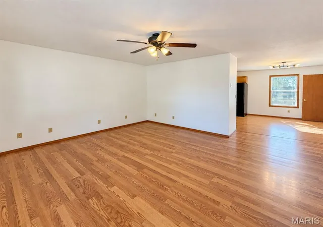 Photo 2 of Single family home for sale at 310 Washington St, Carlyle, IL 62231 | MLS# MIS26068491 | Listing updated on 2026-10-30