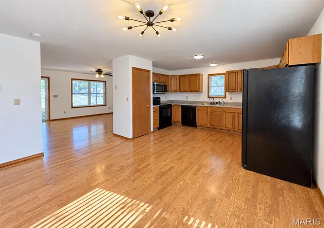 Photo 3 of Single family home for sale at 310 Washington St, Carlyle, IL 62231 | MLS# MIS26068491 | Listing updated on 2026-10-30
