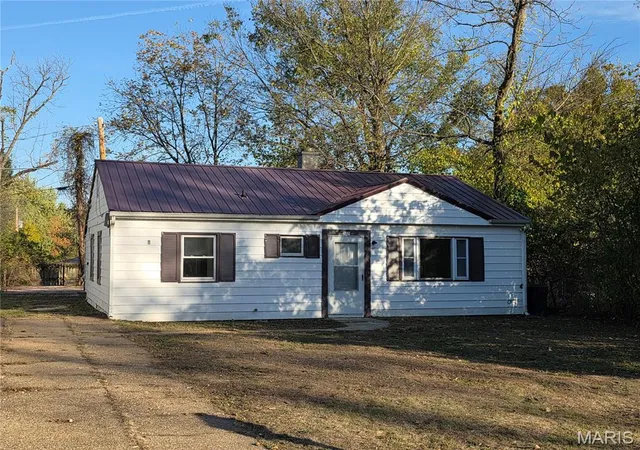 Single family home for sale at 105 S Newport Ln, Waynesville, MO 65583 | MLS# MIS26068501
