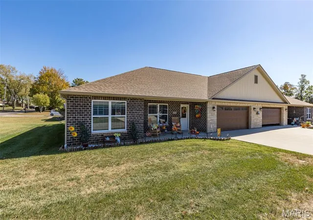 Photo 2 of Single family home for sale at 551 Windsor Ln, Farmington, MO 63640 | MLS# MIS26068502 | Listing updated on 2026-10-28