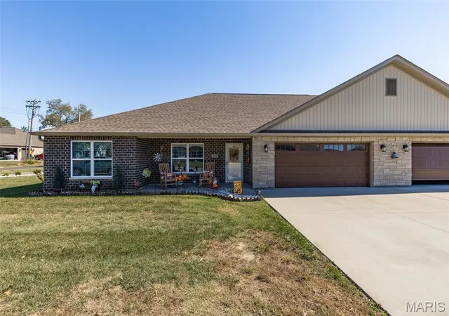 Photo 3 of Single family home for sale at 551 Windsor Ln, Farmington, MO 63640 | MLS# MIS26068502 | Listing updated on 2026-10-28