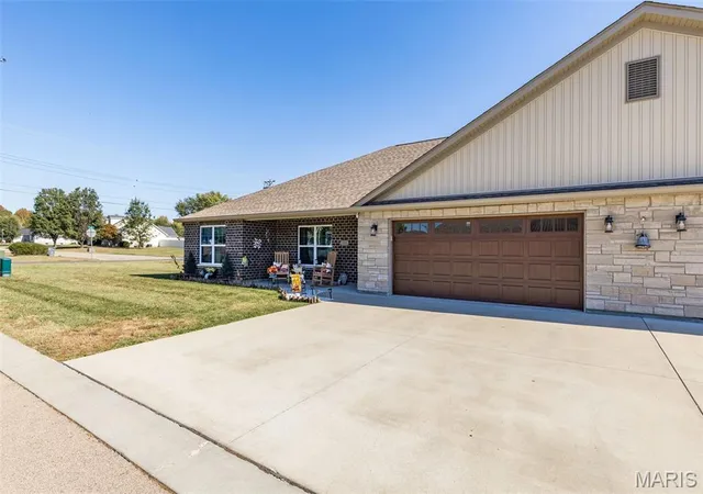 Photo 4 of House for sale at 551 Windsor Ln, Farmington, MO 63640 | MLS# MIS26068502 | Listing updated on 2026-10-28
