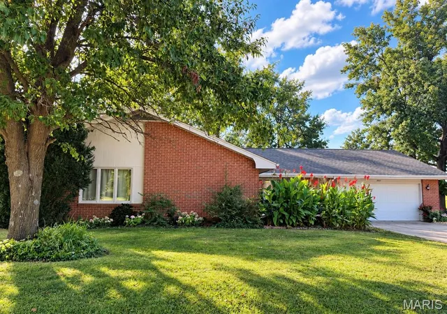 Photo 3 of Single family home for sale at 2733 Plymouth Dr, Mount Sterling, MO 65062 | MLS# MIS26068506 | Listing updated on 2026-10-26