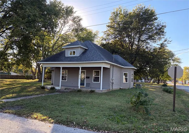 Photo 1 of Single family home for sale at 802 S Grace St, Marissa, IL 62257 | MLS# MIS26068508 | Listing updated on 2026-10-28