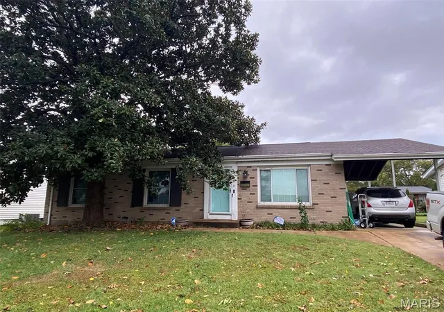 Photo 1 of Sale Pending at 1280 Fox Run Dr, Florissant, MO 63033 | MLS# MIS26068516 | Listing updated on 2026-10-26