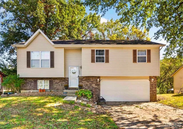 Single family home for sale at 1264 Ridgewood Ct, Collinsville, IL 62234 | MLS# MIS26068517