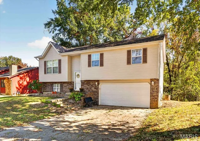 Photo 2 of Single family home for sale at 1264 Ridgewood Ct, Collinsville, IL 62234 | MLS# MIS26068517 | Listing updated on 2026-10-27