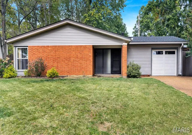 Photo 2 of Single family home for sale at 701 Chevron Dr, Saint Louis, MO 63125 | MLS# MIS26068518 | Listing updated on 2026-10-28