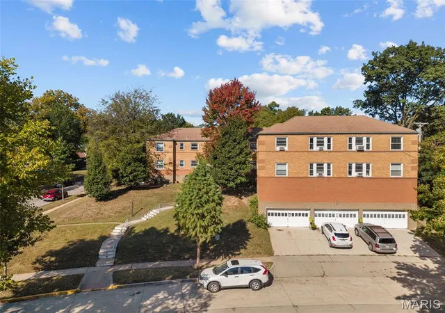 Multi family home for sale at 1265 Moorlands Dr, Saint Louis, MO 63117 | MLS# MIS26068527