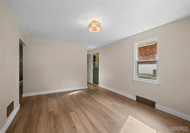 Photo 4 of Single family home for sale at 2221 Norside Dr, Alton, IL 62002 | MLS# MIS26068538 | Listing updated on 2026-10-28