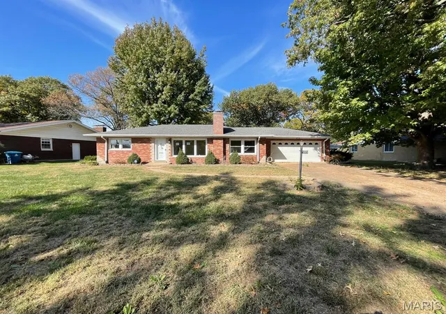 Photo 1 of Single family home for sale at 2447 Waterman Ave, Granite City, IL 62040 | MLS# MIS26068541 | Listing updated on 2026-10-27
