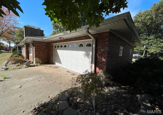 Photo 3 of Single family home for sale at 2447 Waterman Ave, Granite City, IL 62040 | MLS# MIS26068541 | Listing updated on 2026-10-27
