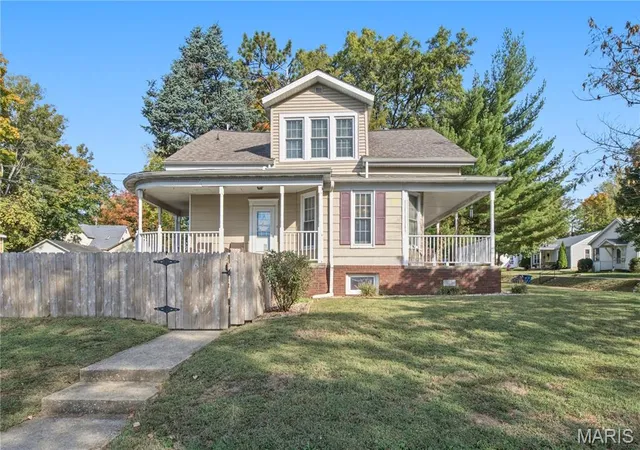 Photo 3 of Single family home for sale at 501 La Due Pl, Greenville, IL 62246 | MLS# MIS26068552 | Listing updated on 2026-10-26