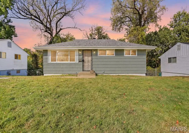 Photo 1 of Single family home for sale at 5673 Parchester Dr, Saint Louis, MO 63121 | MLS# MIS26068558 | Listing updated on 2026-10-27