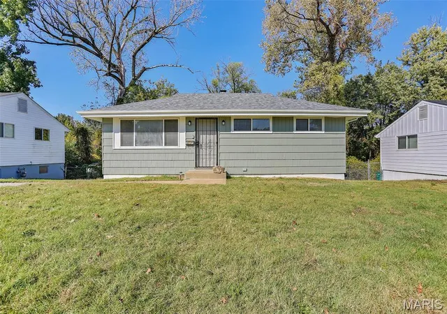 Photo 2 of Single family home for sale at 5673 Parchester Dr, Saint Louis, MO 63121 | MLS# MIS26068558 | Listing updated on 2026-10-27